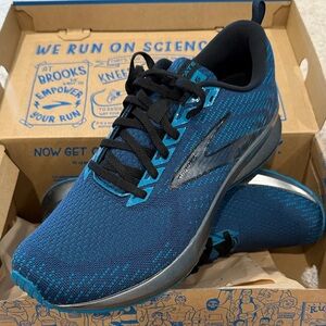 Brand new! Levitate 5. Brooks. Size 12